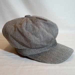 NWOT Ladies Black and White with Gold Threading Herringbone Newsboy Cap